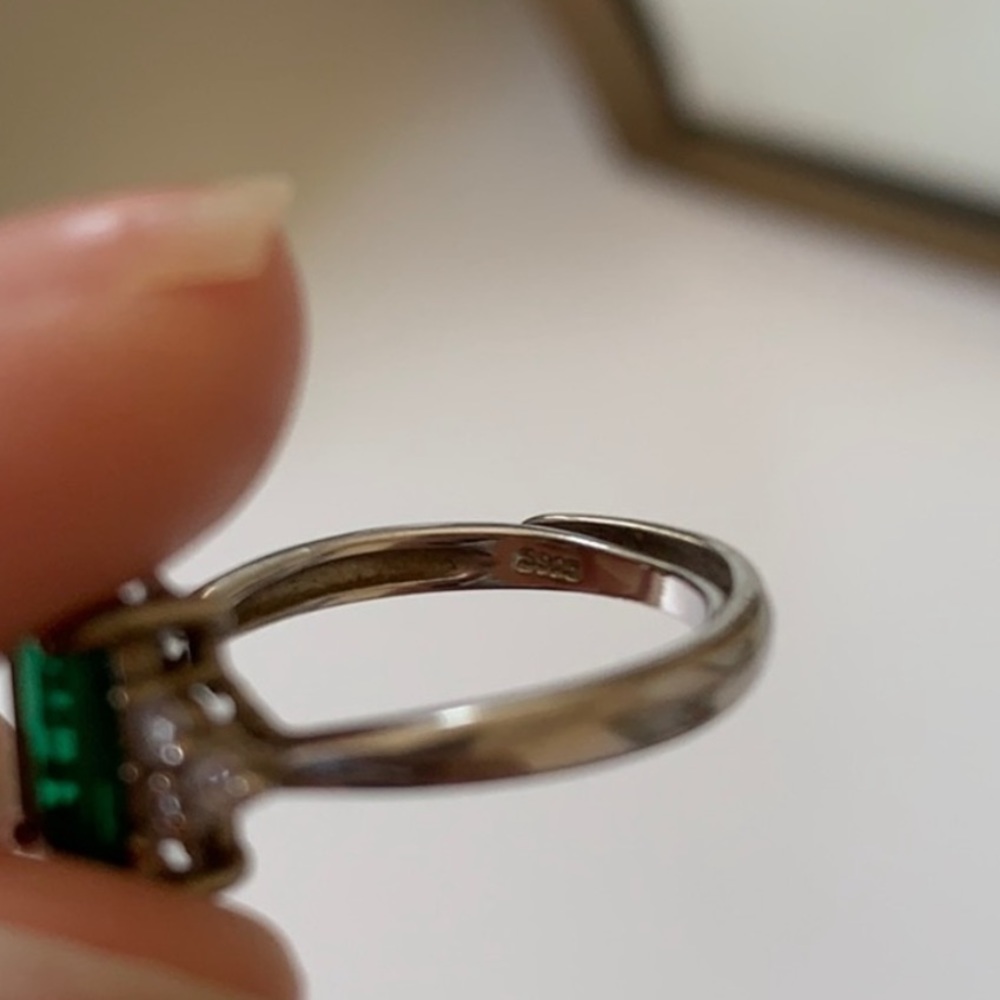 Three stone emerald cut ring - Picture 4 of 5